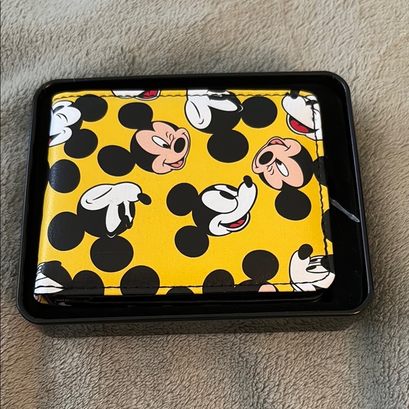 Disney wallet in collectible tin box - Picture 4 of 6